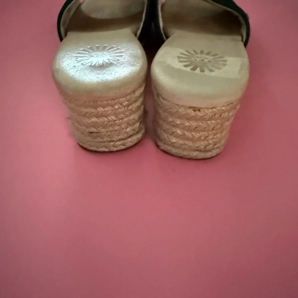 Ugg cream black sandals size 7